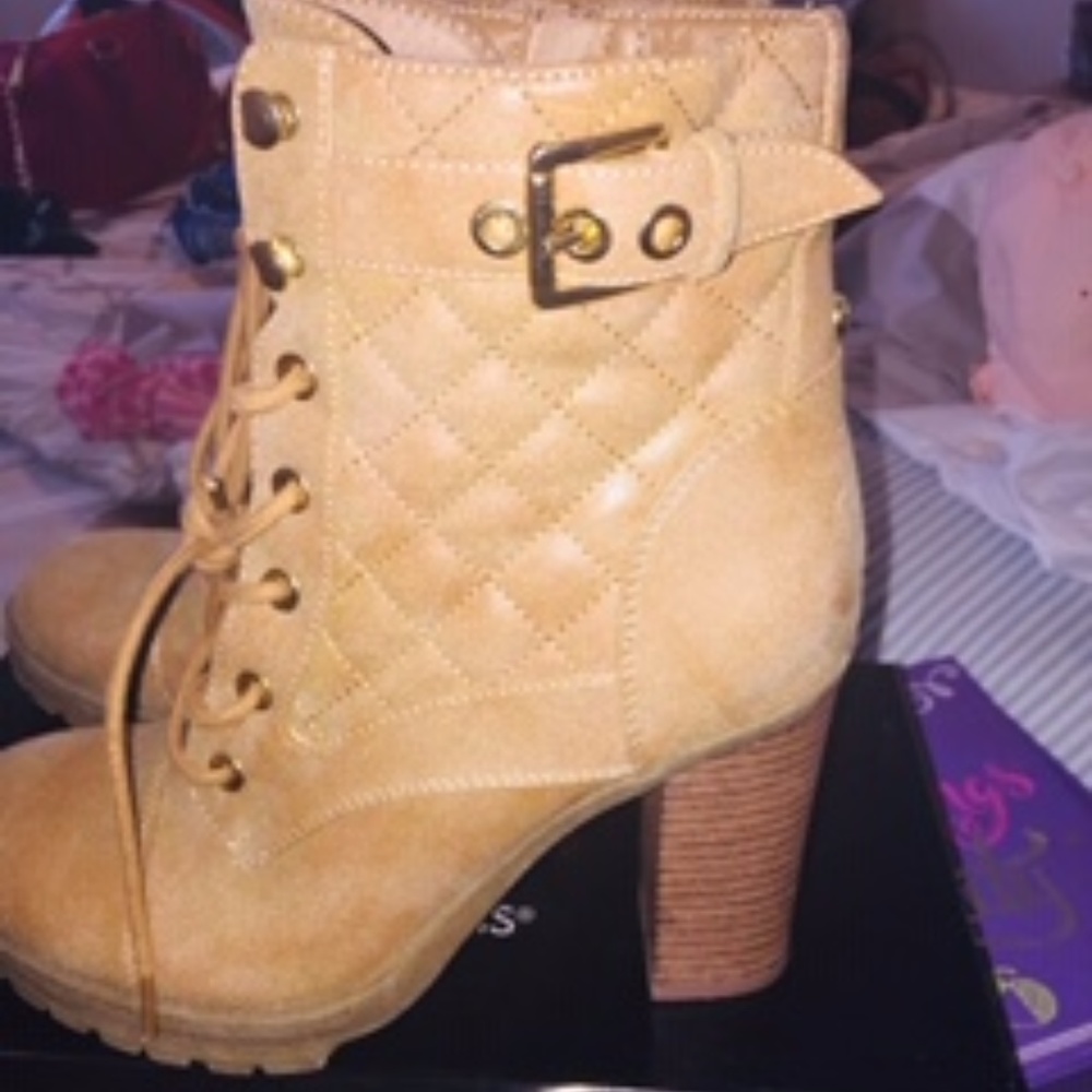 GUESS ANKLE BOOTS